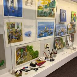 Einige ihrer Originale und die Bücher in denen sie veröffentlicht wurden.