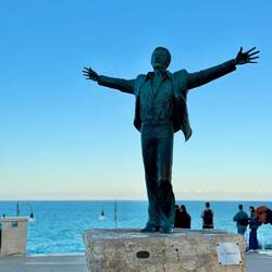 Monumento a Domenico Modugno