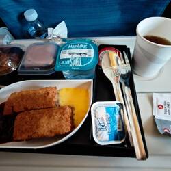 ISL -> IST: Frühstück ... Bananenbrot mit Beilagen