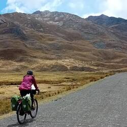 Above 4000m again (on corrugated dirt...)