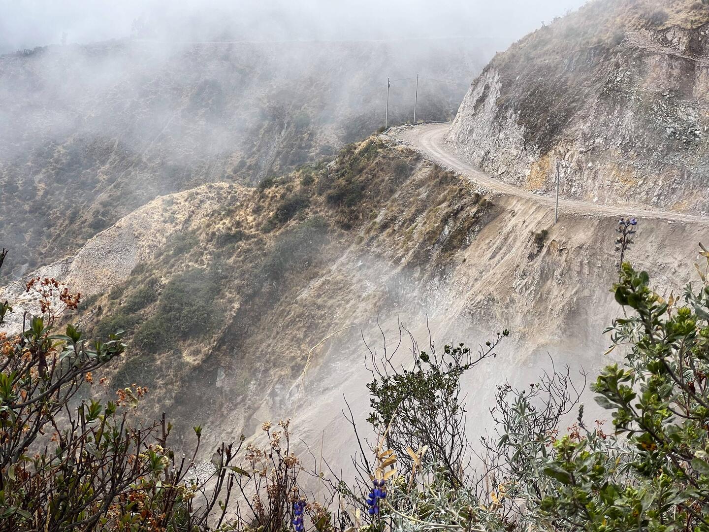 Contouring steep slopes in and out of cloud