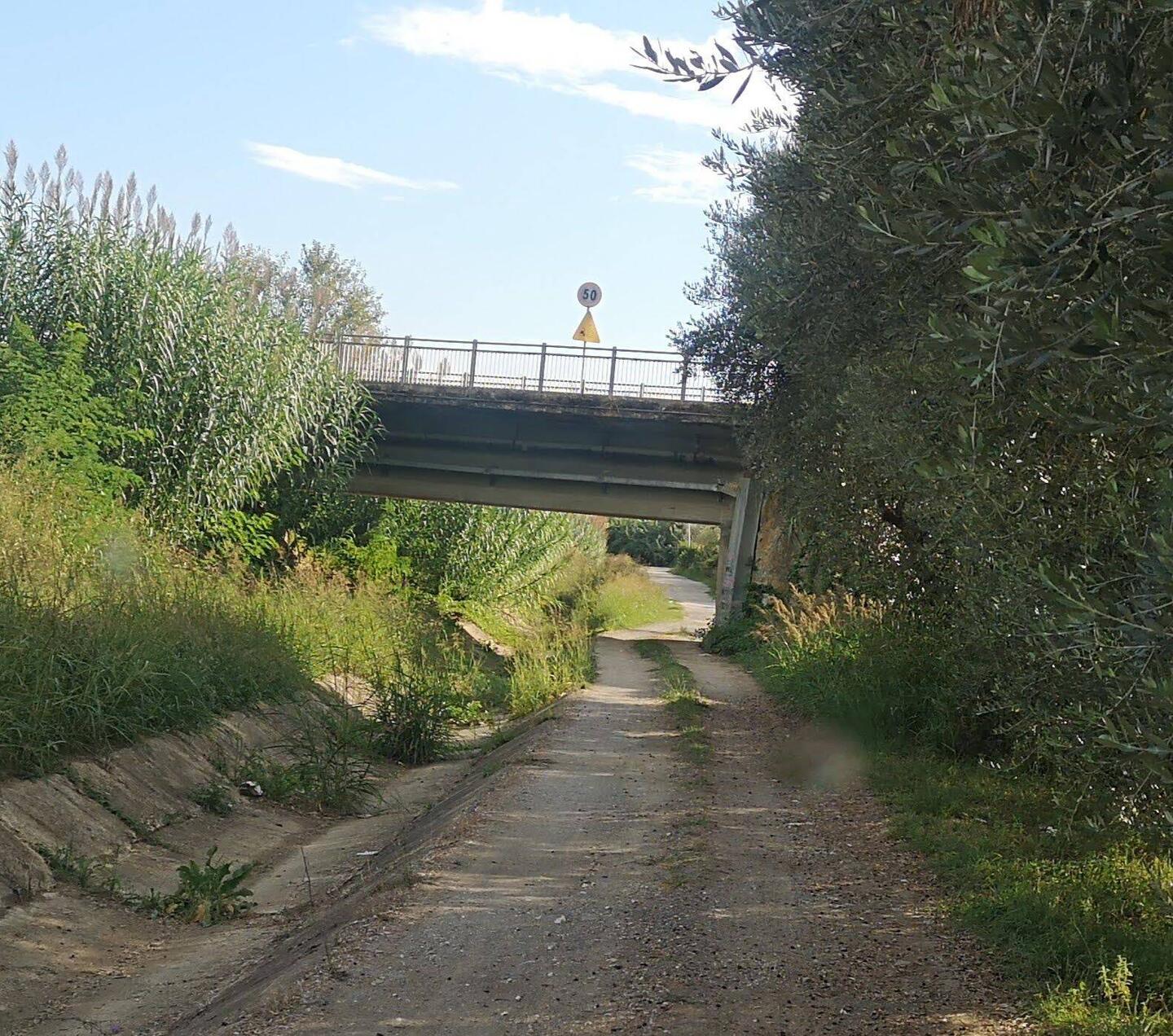 Kein Durchkommen unter dieser Brücke