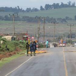 Eine von mehreren Militärkontrollen zwischen Nakuru und Narok