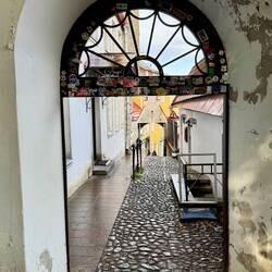 Da geht es wieder in die Unterstadt