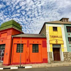 Lesehalle und Turnhalle