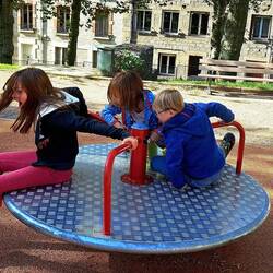 ...Zum Spielplatz von dem wir nichts wussten...