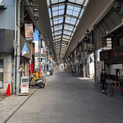 Die Einkaufspassage - nicht viel los...