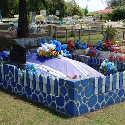 Friedhöfe sind immer farbenprächtig