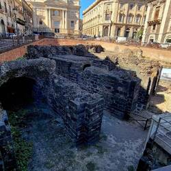 Teil des römischen Amphitheaters (2 größtes der Welt)