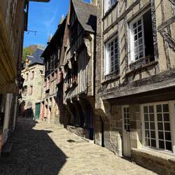 Way up from port Dinon to Dinon town