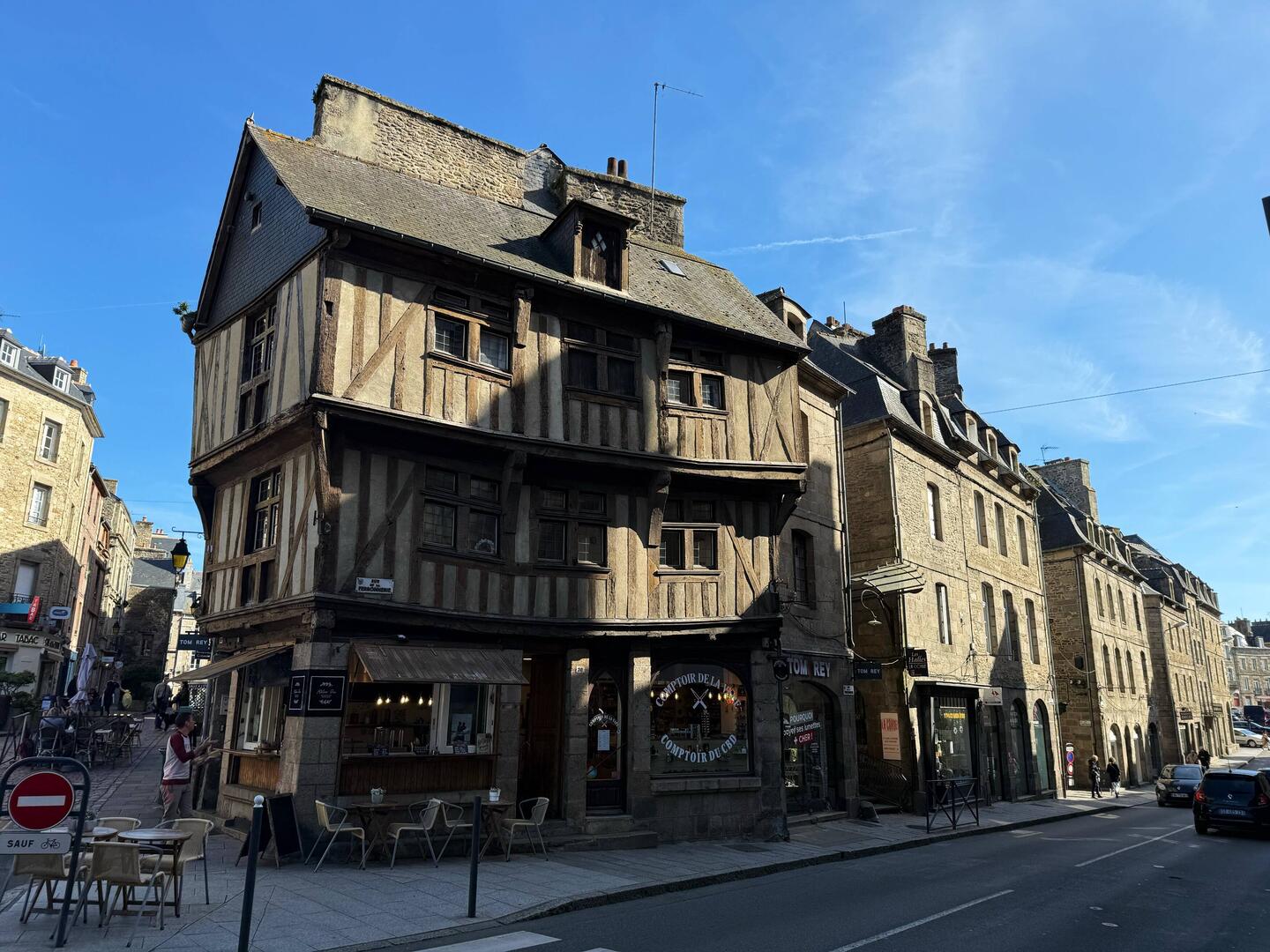 15th century building in Dinon