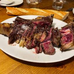 Steak with flaky salt - no marbling
