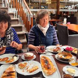 "Frühstücken" in Emirgan Sütü