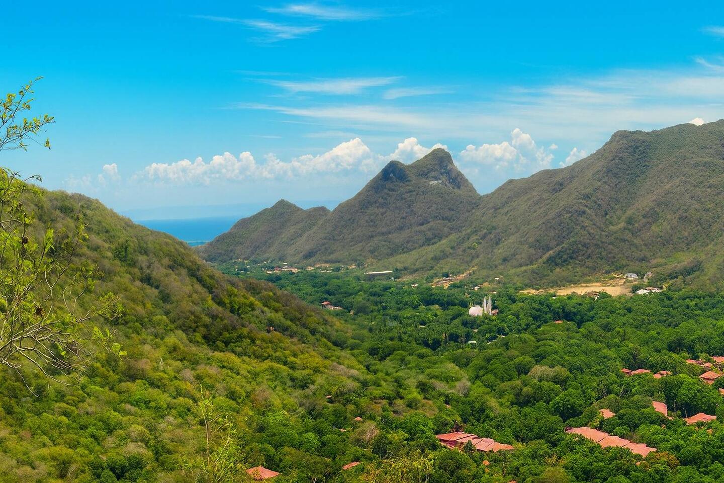 El valle de Espiritu Santu, man sieht die Basilika dahinter den Campus der UniMar