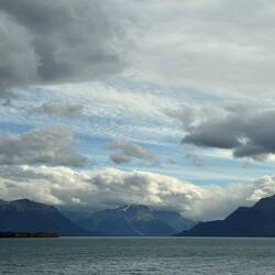 Schwerer Himmel über dem Chilko Lake – Licht und Schatten im ständigen Wechsel.