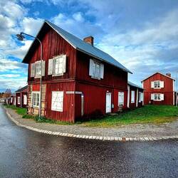 408 Häuschen säumen größere Straßen....