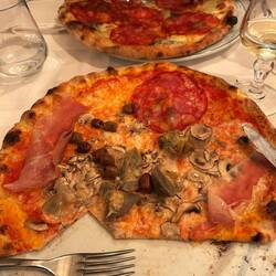 Erste italienische Pizza nach Stellplatzsuche 😍