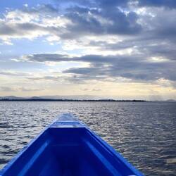 Ohne Motor auf dem See treibend