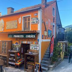 Grad gelesen, dass dieser Lebensmittel-Laden einer der ältesten in Europa ist mit 225 Jahren.