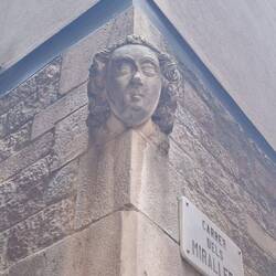 The Carassas in Catalan indicated that there were brothels nearby. The nose indicated the direction