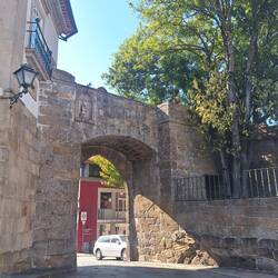 Portal leaving the city center