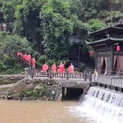 At the beginning of the walk was a lovely performance.