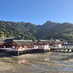 Und auch der Schrein liegt trocken