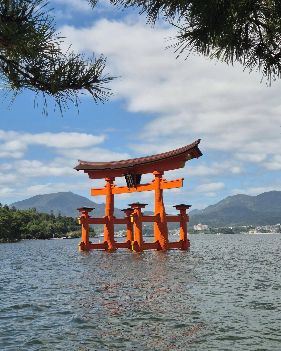 Das Itsukushima - Torii bei Flut