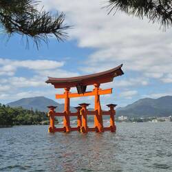 Das Itsukushima - Torii bei Flut