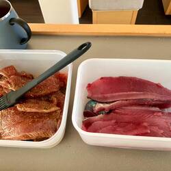 Ein 🐟 ist bereits mariniert, der 2.Fang des Tages wandert in die Truhe.