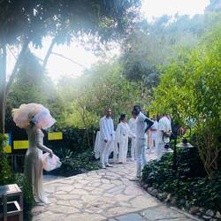 Muss man wissen, Gruss an die Reiseleitung. White night.