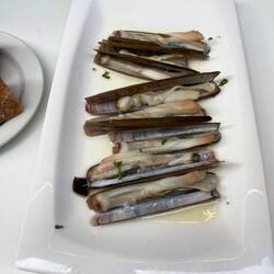 Razor clam with garlic white wine sauce