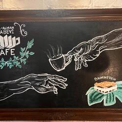 In der deutsch-türkischen Buchhandlung gibts den besten Kuchen.