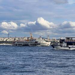 Auf dem Bosporus ist immer Verkehr