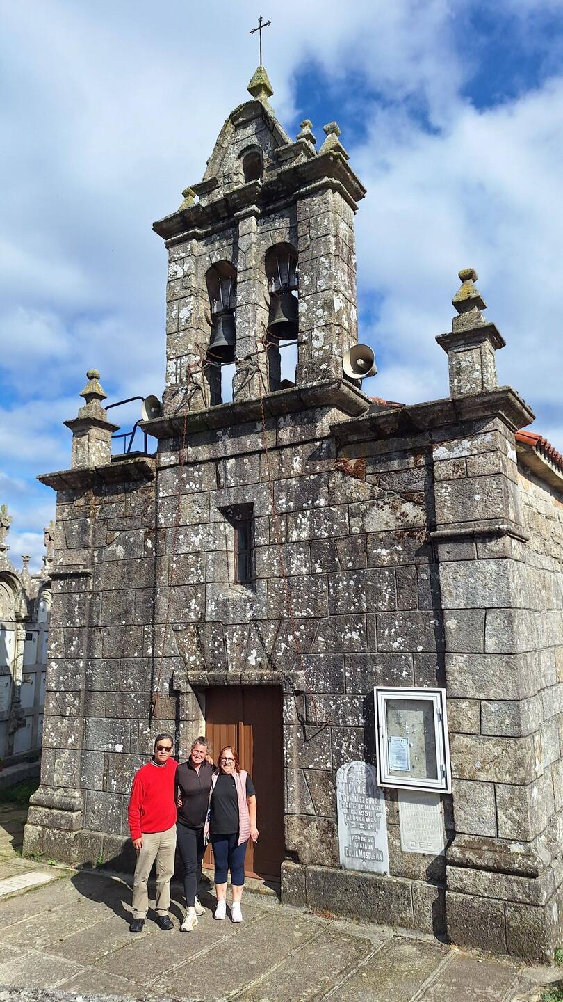 Visitando a la parentela de Coty en Lalín. A 50km de Santiago.