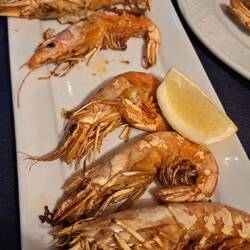 Gambones. Tuve que googlear a ver como carajo comer esto..