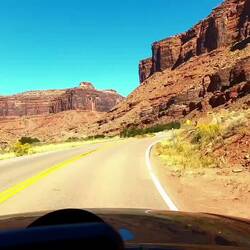 Fahrt aus Moab dem Colorado River entlang