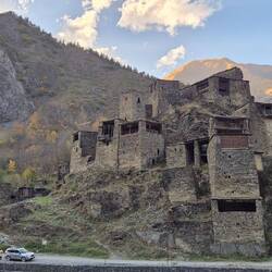 Schatili: historische Festungsanlage und mittelalterliches Dorf