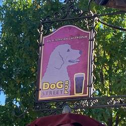 Und Williamsburg ist sehr Hundefreundich , viele Lokale wo Hundi mit rein darf