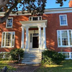 Baustil recht aufwendig