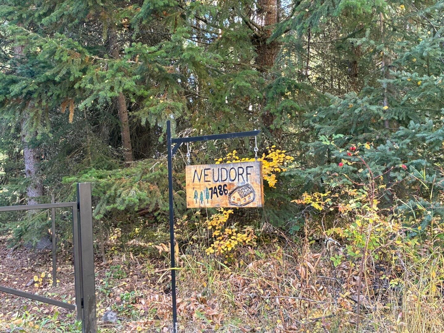 Siedlung mit deutschem Namen am Bridge Lake – ‚Neudorf‘.