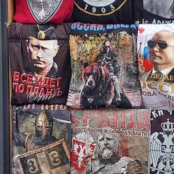 Princip Gavril, Putin und Kim sind die Helden der T-Shirts und Socken