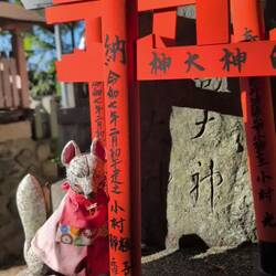 Oben zwischen den Grabsteinen