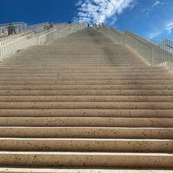Treppe zur Pyramidenspitze