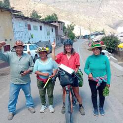 Just look at the wonderful hats. Peruvian ladies dress well.