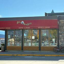 "Rocky Bear Gifts" - Ein toller Souvenierladen.