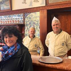 In Vefa beim Vefa -Bozaci. Lecker säuerlich fruchtig aus Korn gebraut.