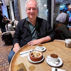 Im Bazar erstmal Kaffee trinken.