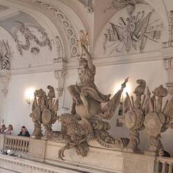 Roof and side sculpture in the school