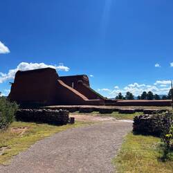 Die Ruinen der alten Kirche.